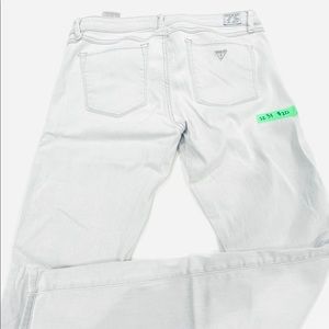 Size 31 Guess Excellent Condition, 9” Rise, 30” Inseam (retail $100)